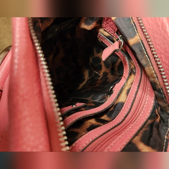 B. Makowsky Leather Crossbody Bag, Pink w/ Animal Print Lining. - Picture 8 of 10